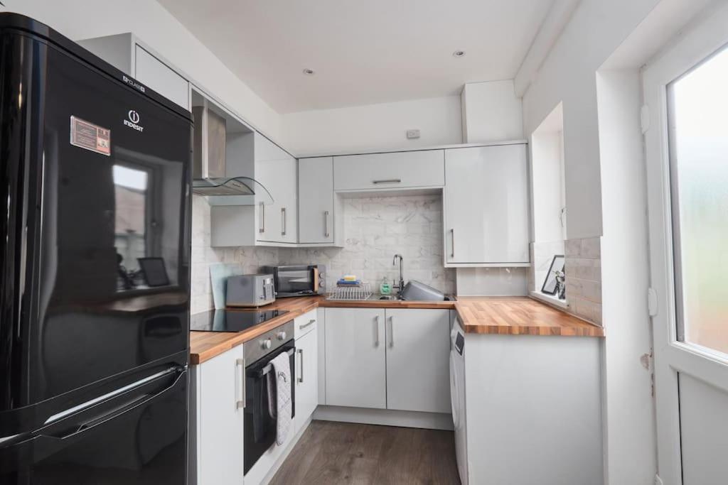 Haw Hill House - modern 4 bed - Housity