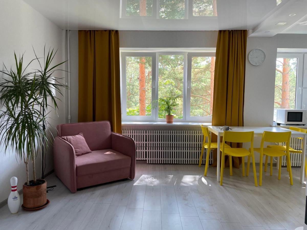 Suitetrails - Sunny apartment with lake and forest view