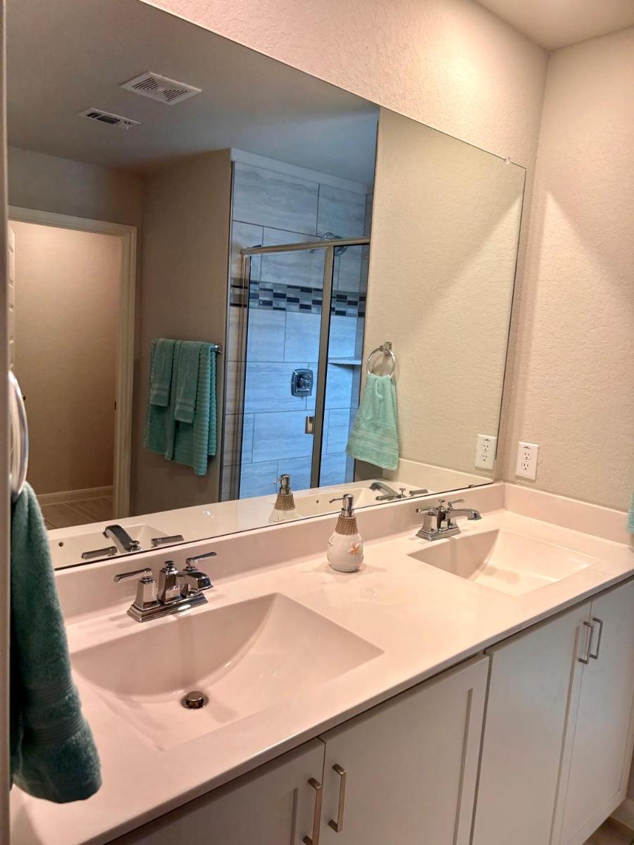 New Modern Home minutes away from SEAWORLD! - Housity