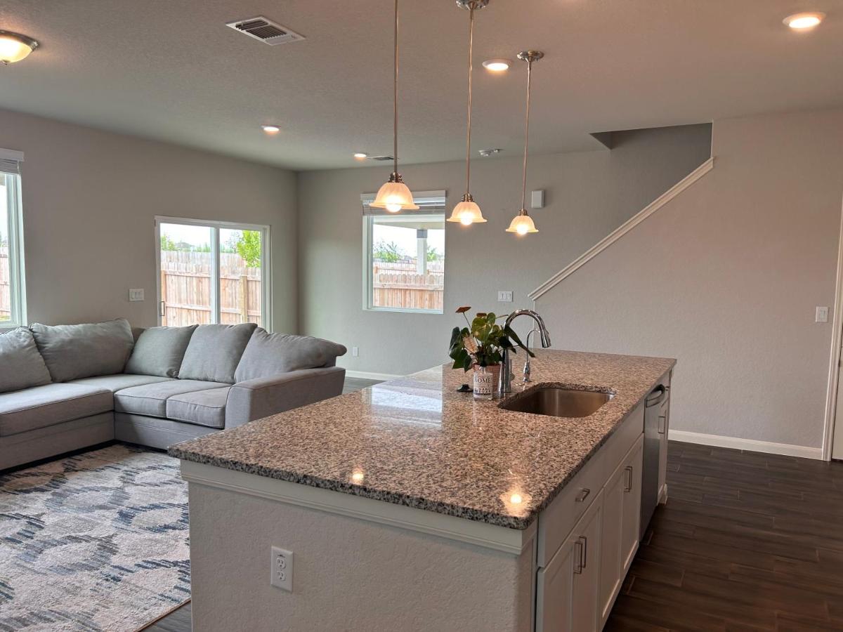 New Modern Home minutes away from SEAWORLD! - Housity
