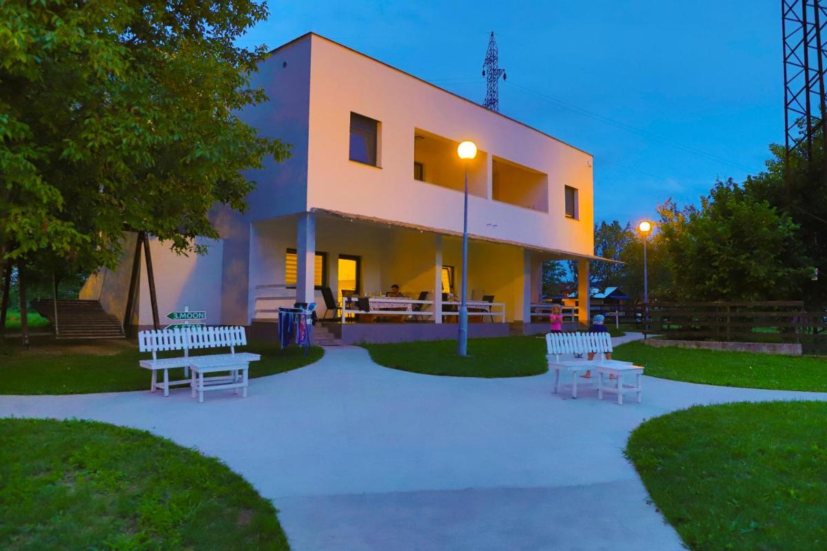 Suitetrails - Holiday Homes Pozitiva