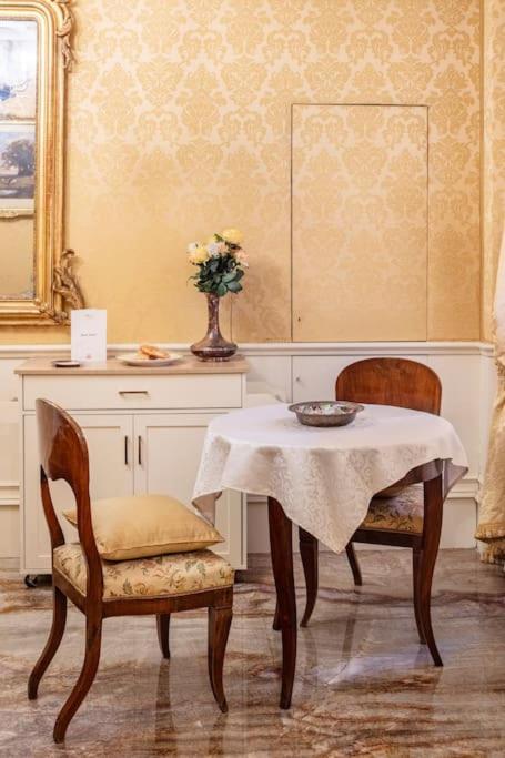 Luxe Historic Studio/City Centre - Housity