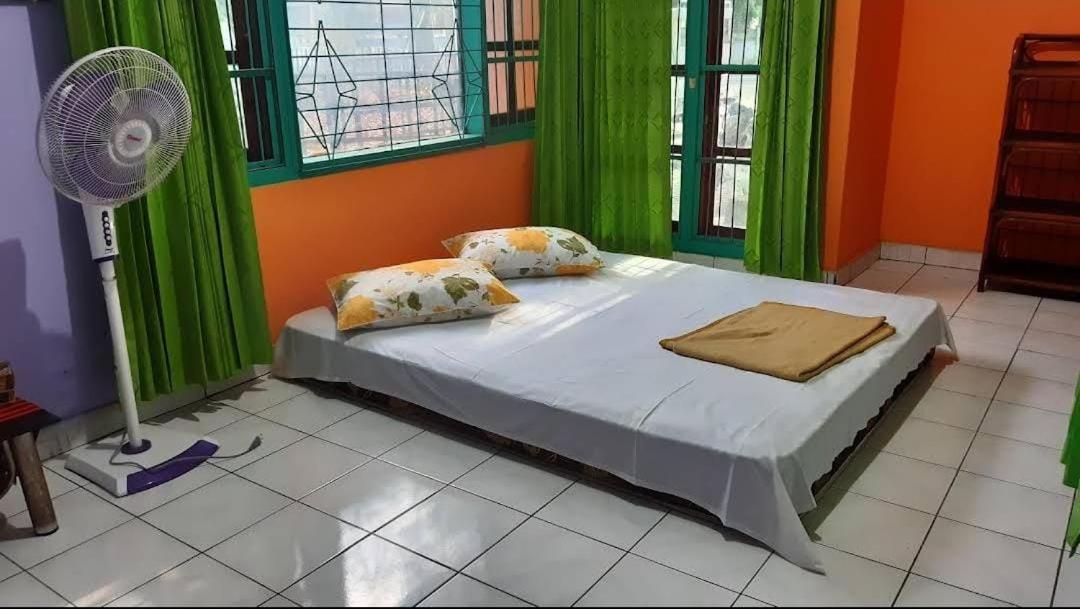 Guest House Dorm Floressa - Housity