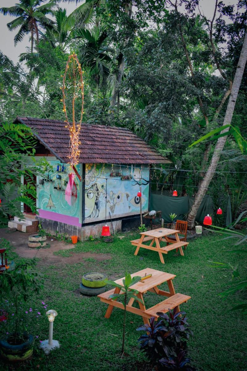Munroe Paradise - Housity