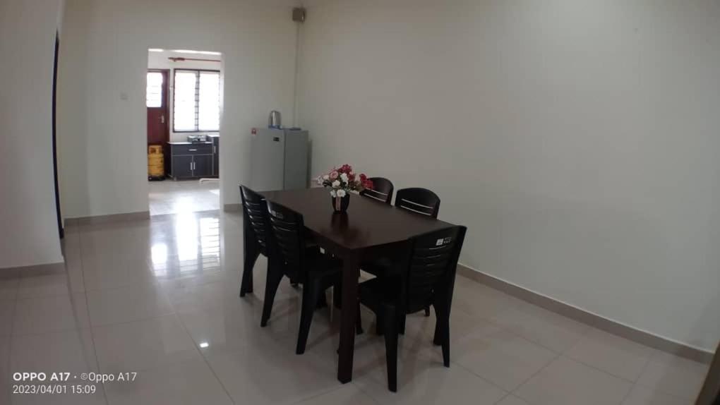 Suitetrails - Anggerik Heights Homestay