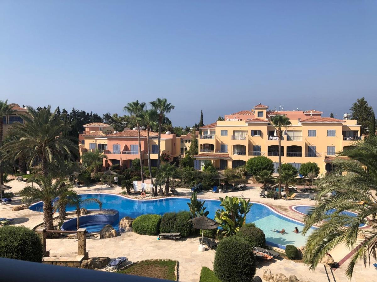 Limnaria Gardens - 1 bedroom, sunny apartment with stunning pool views - Housity