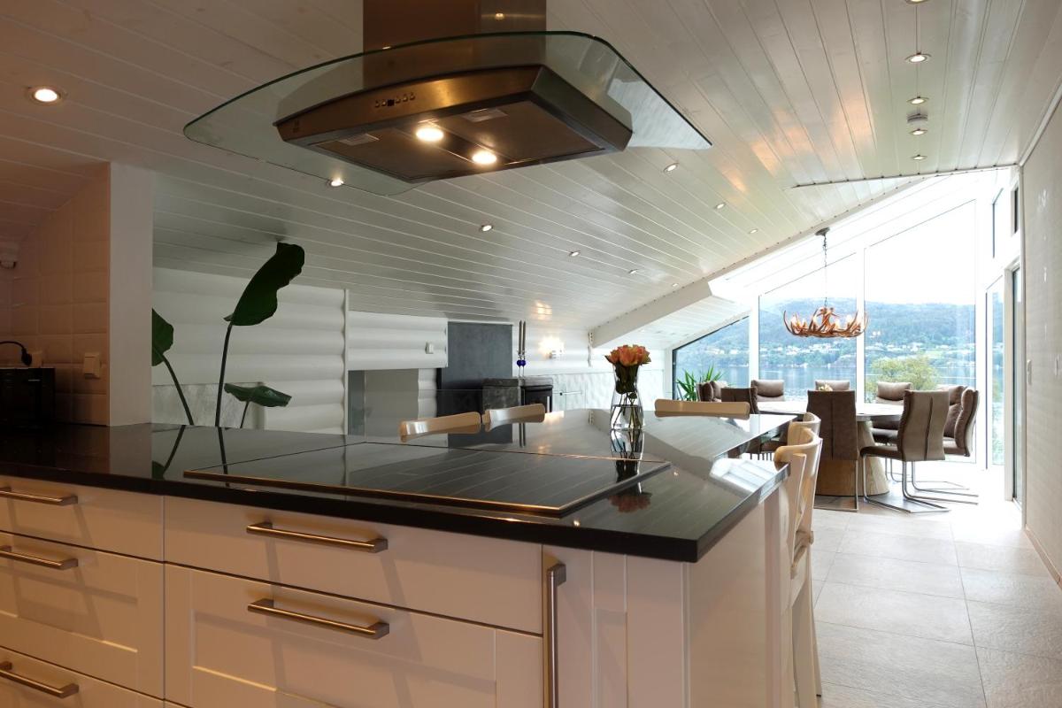 Suitetrails - Villa Arboretet - Seaside villa with private pool & infrared sauna in the heart of Arboretet, Bergen