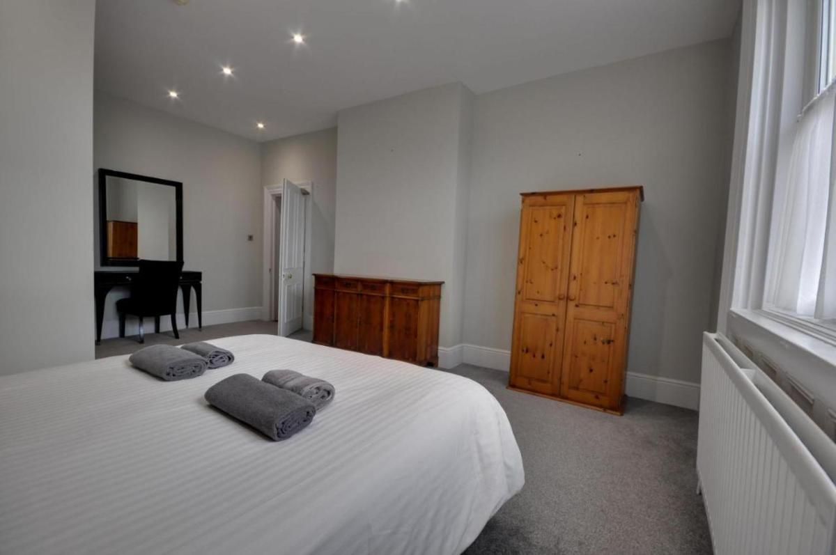 Kemps Hotel - Housity