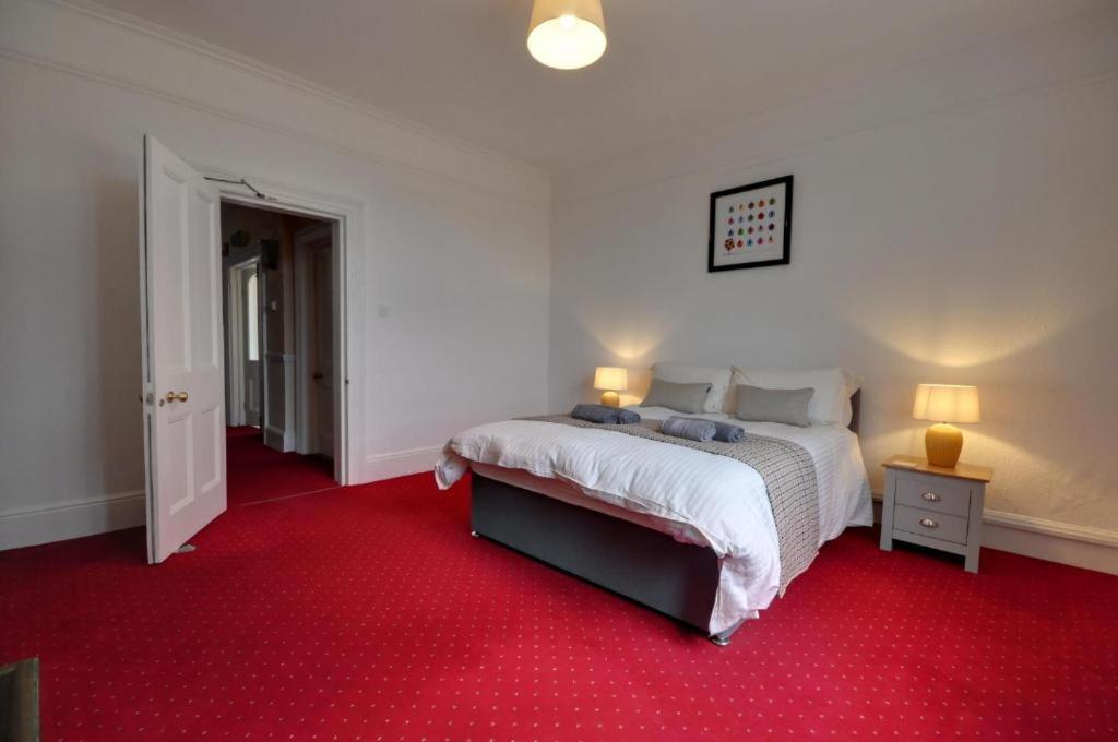 Kemps Hotel - Housity