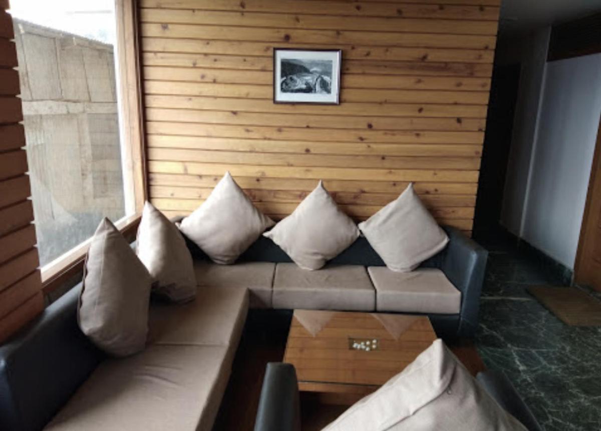 Suitetrails - Hotel Darjeeling Astro