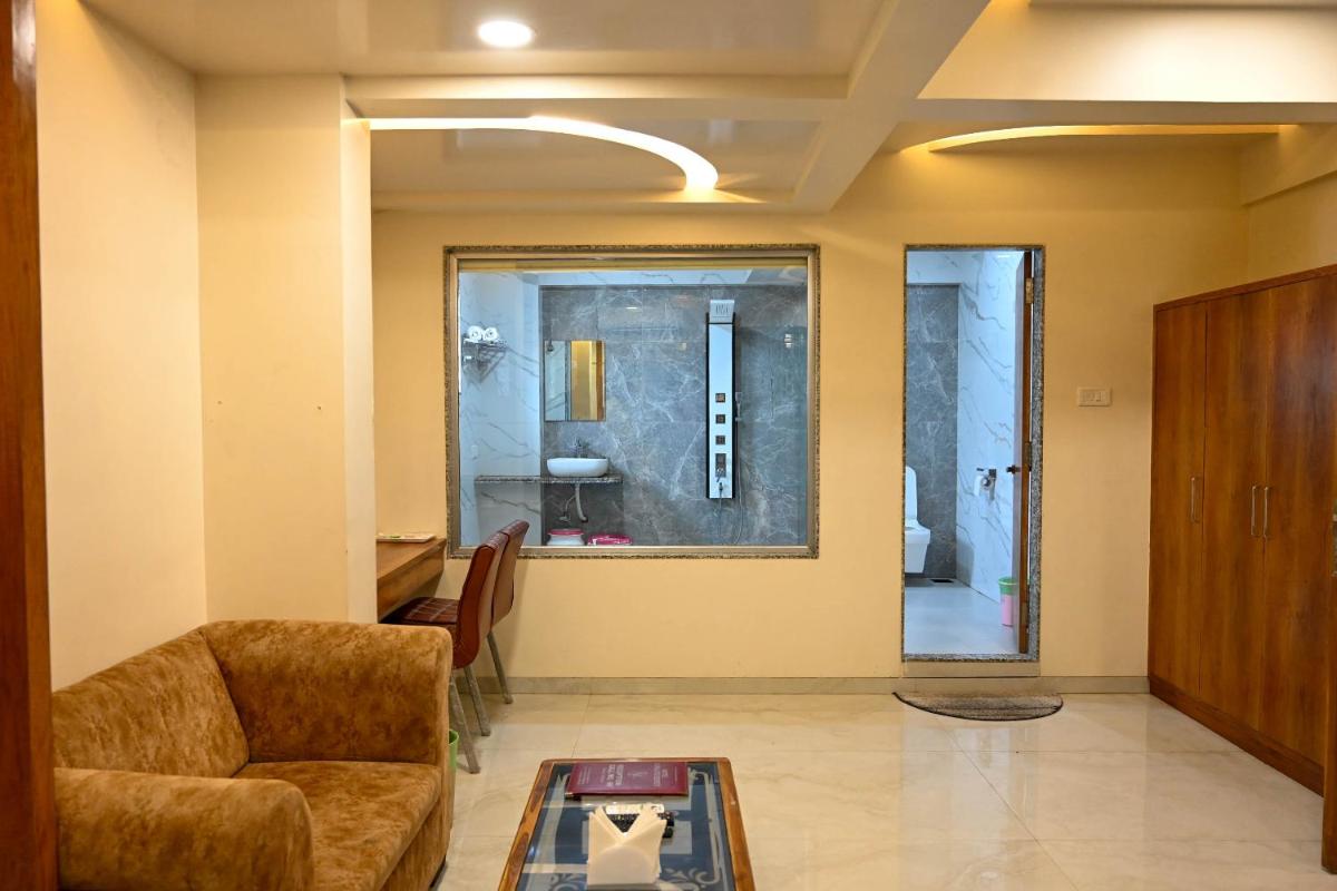Suitetrails - Hotel Adiraj Residency