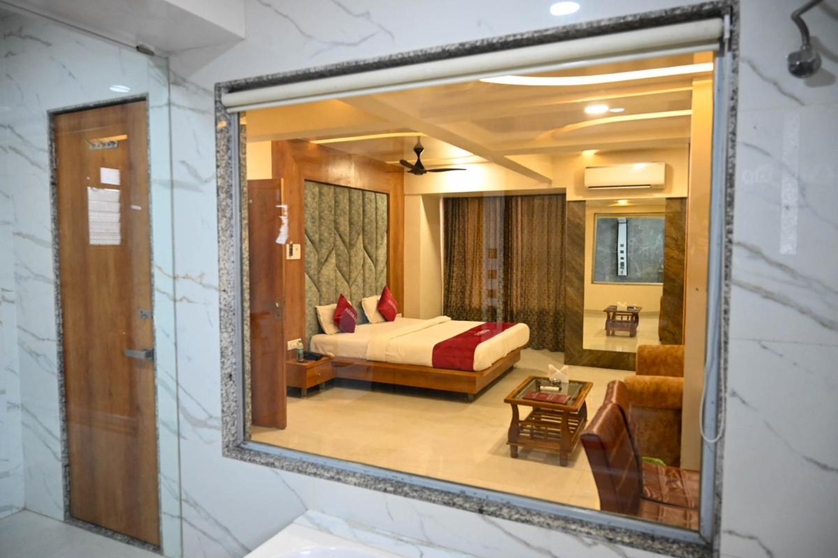 Suitetrails - Hotel Adiraj Residency