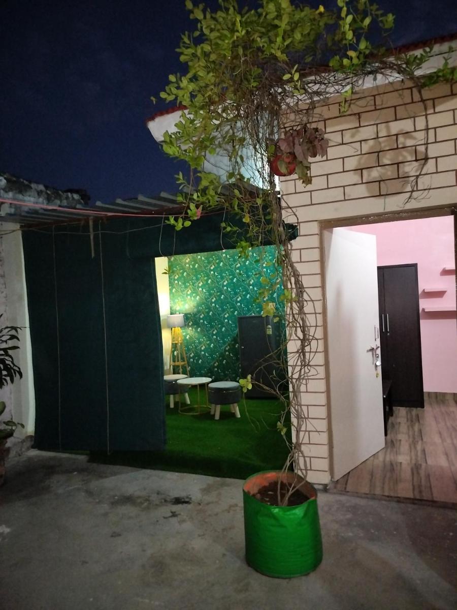 Suitetrails - Private A/C Double bedded room with terrace