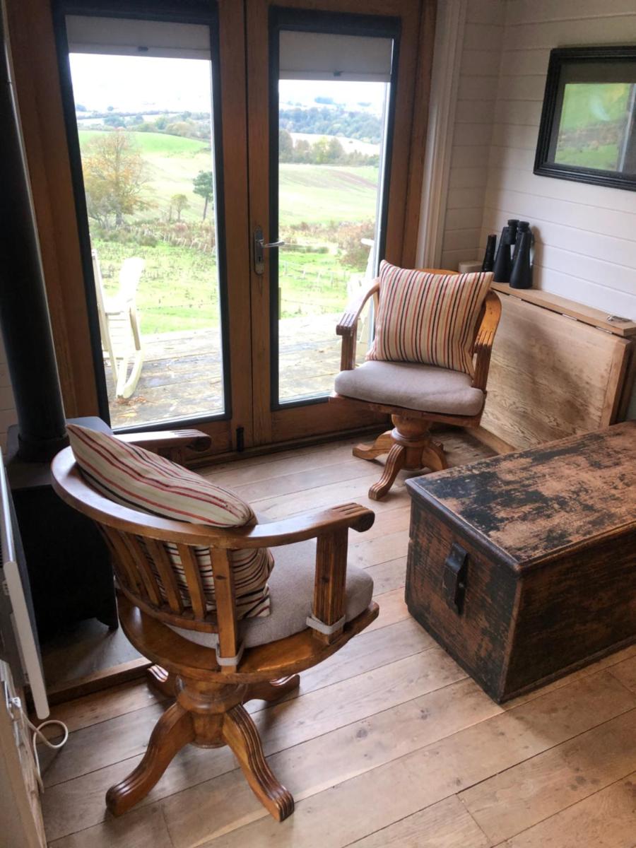 The Goods Wagon, private garden and stunning views - Housity