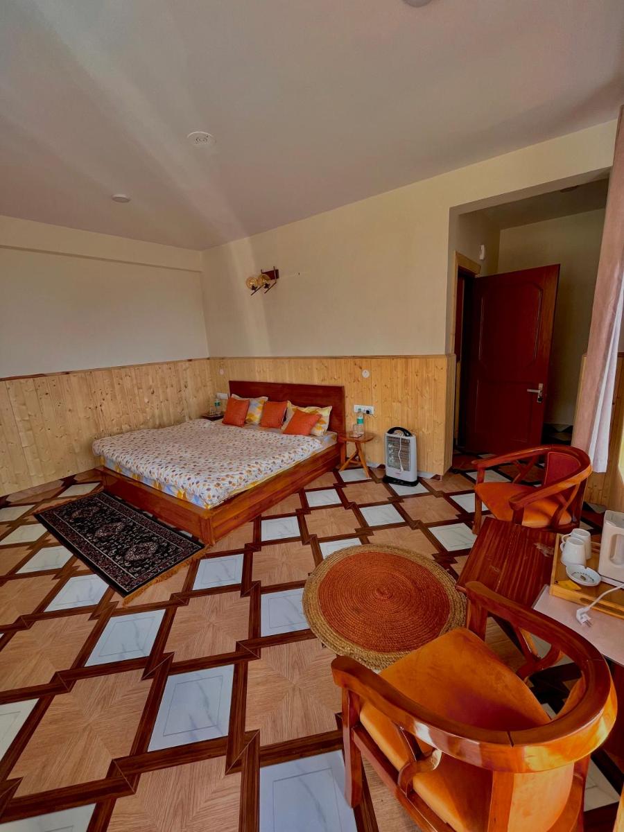 Suitetrails - Adira Cafe & Boutique Stay, Manali