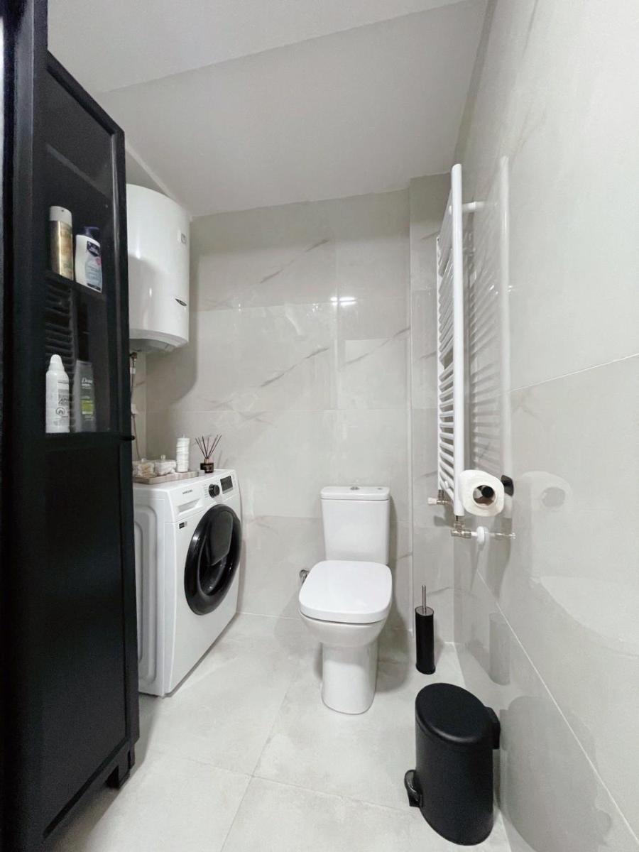 Suitetrails - Sunlight Luxe Apartment