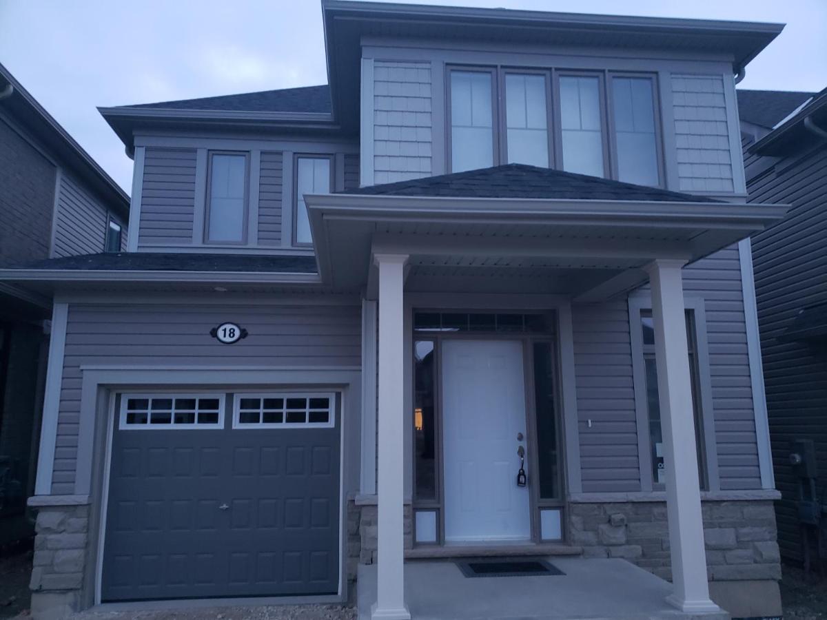 Elora Fergus 4 Bedroom Vacation Home - Housity