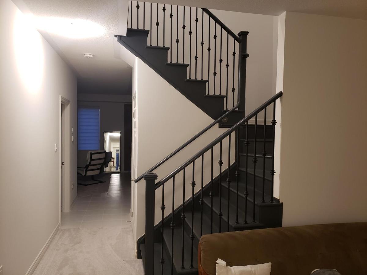 Elora Fergus 4 Bedroom Vacation Home - Housity