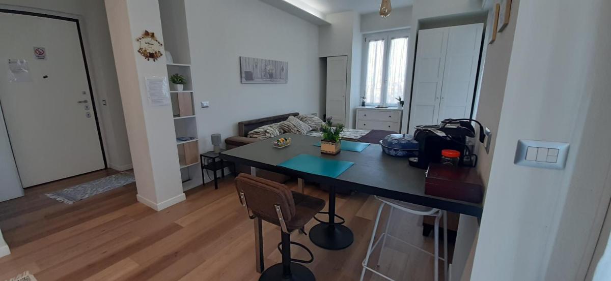 Suitetrails - Casa Alex Ausy, Moderno Monolocale con balcone,self check-in,wifi free