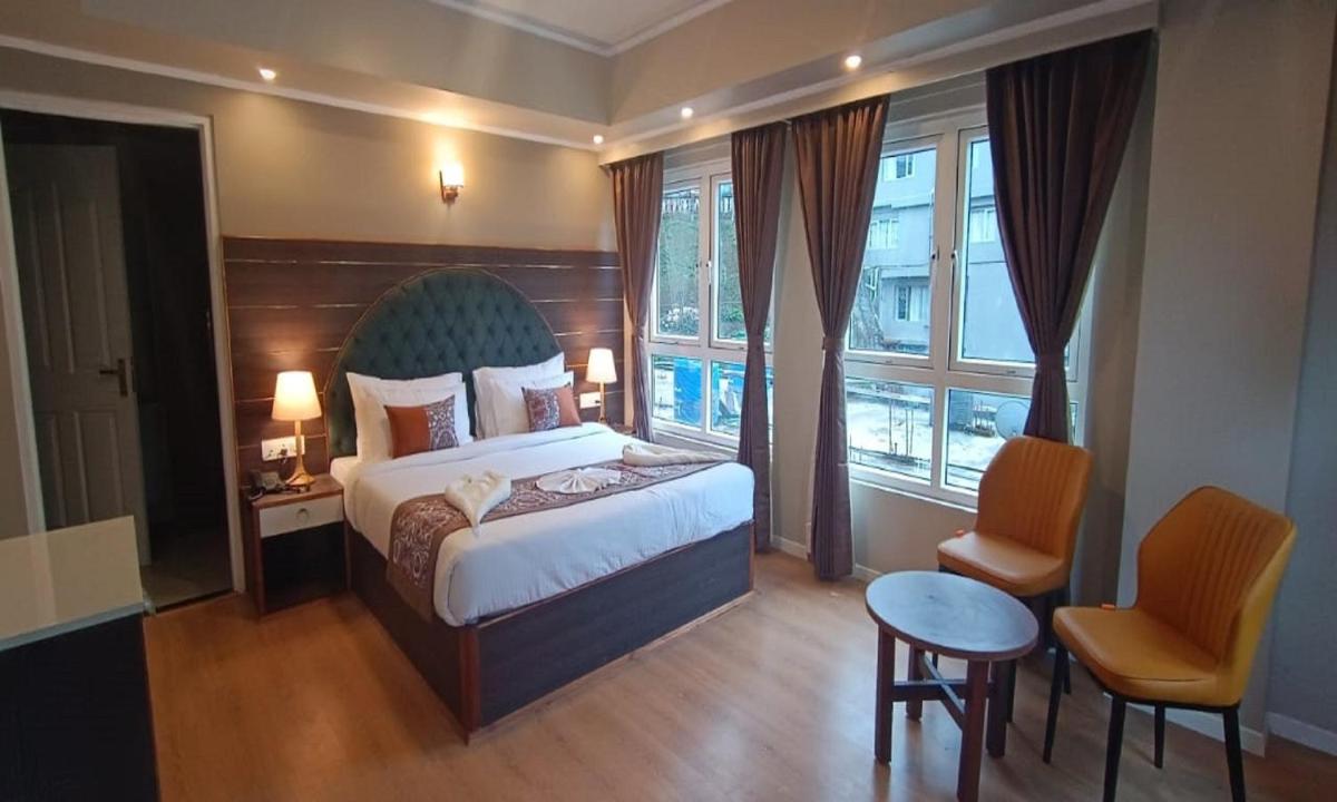 Suitetrails - HOTEL CLIFFTON ROYALS
