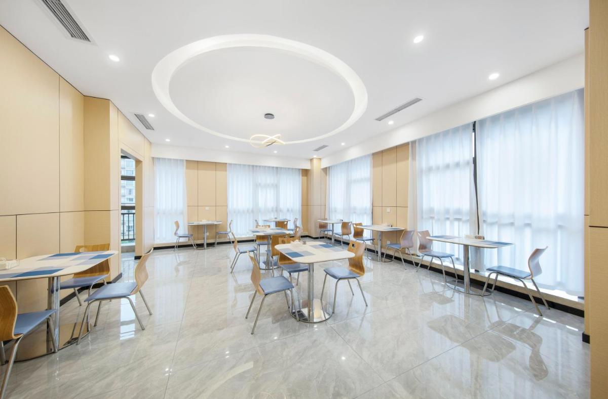 Suitetrails - Holiday Inn Express Chongqing Guanyinqiao , an IHG Hotel