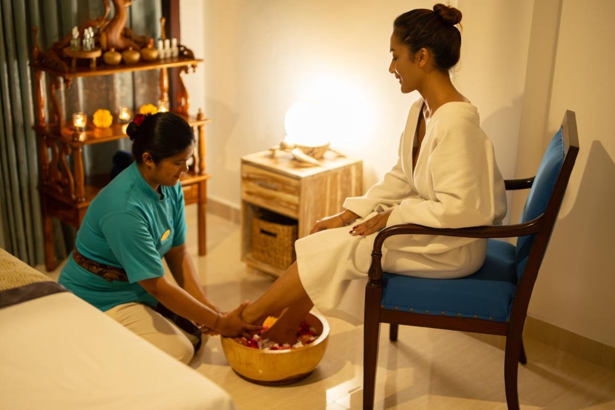 Suitetrails - Mere Sea View Resort & Spa