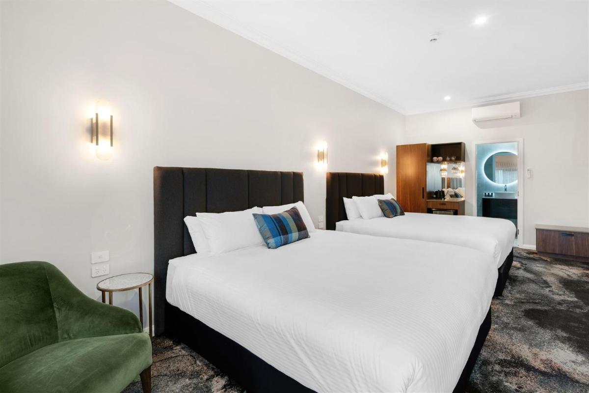 St Hugh Hotel Wagga Wagga - Housity