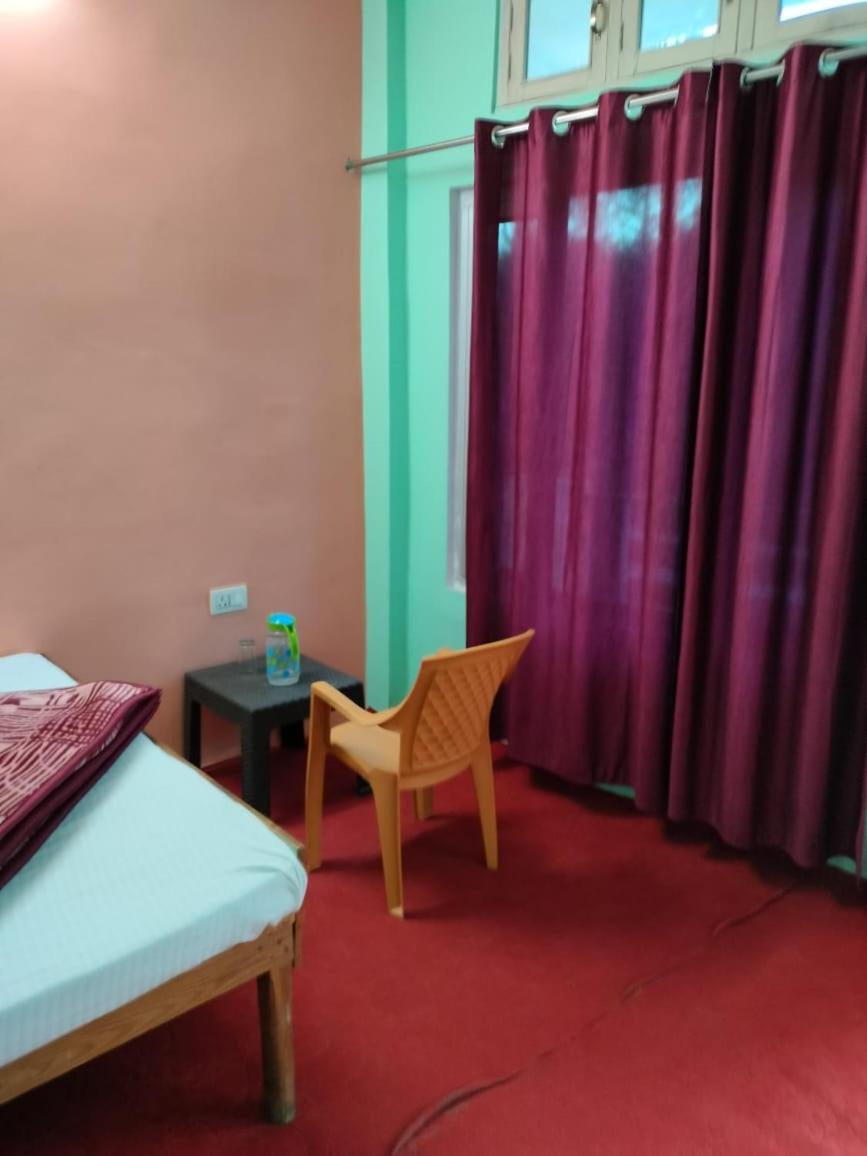 Shri Narayan Tourist lodge & Chandica hotel - Housity