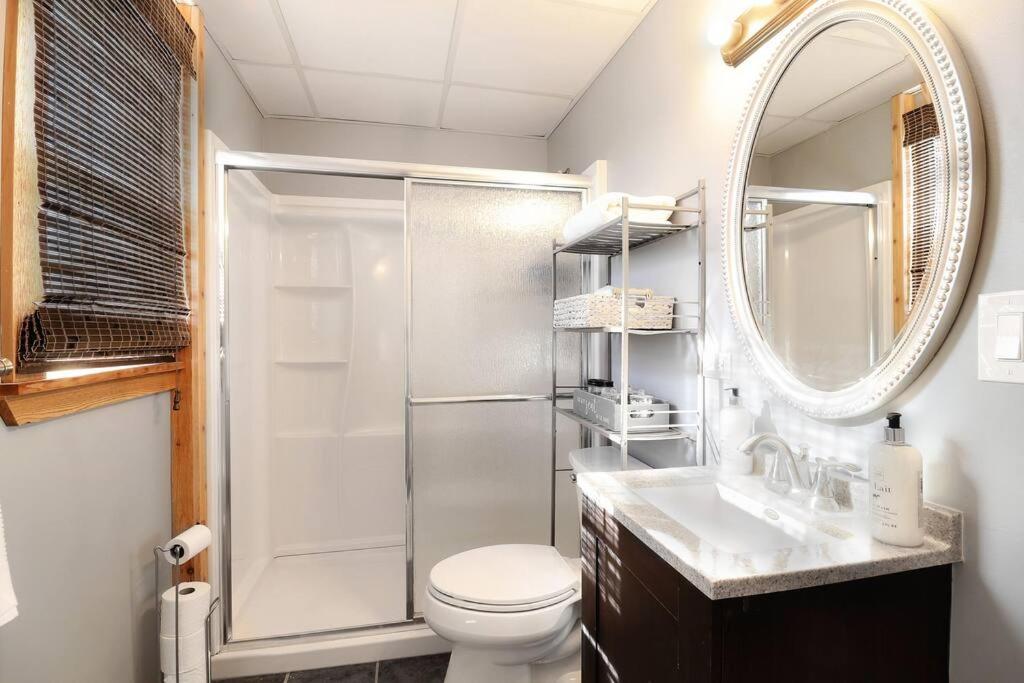 Suitetrails - Chain O' Lakes Beach Penthouse with Lake Access