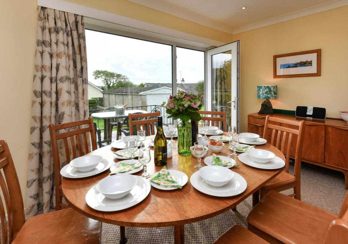 10 Llwyn Onn Beach Hut - Housity