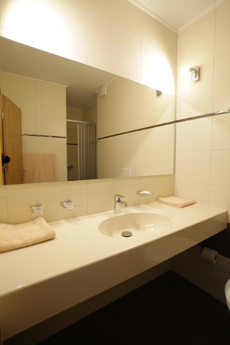 Eiscafe-Pizzeria-Hotel Rialto - Housity
