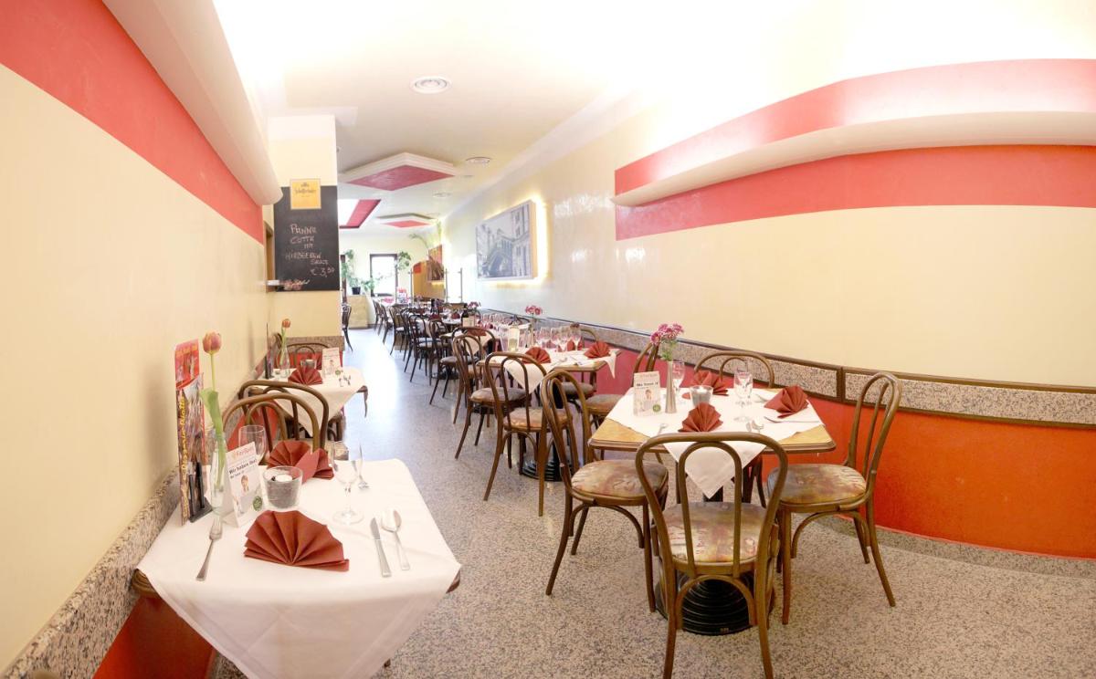 Eiscafe-Pizzeria-Hotel Rialto - Housity