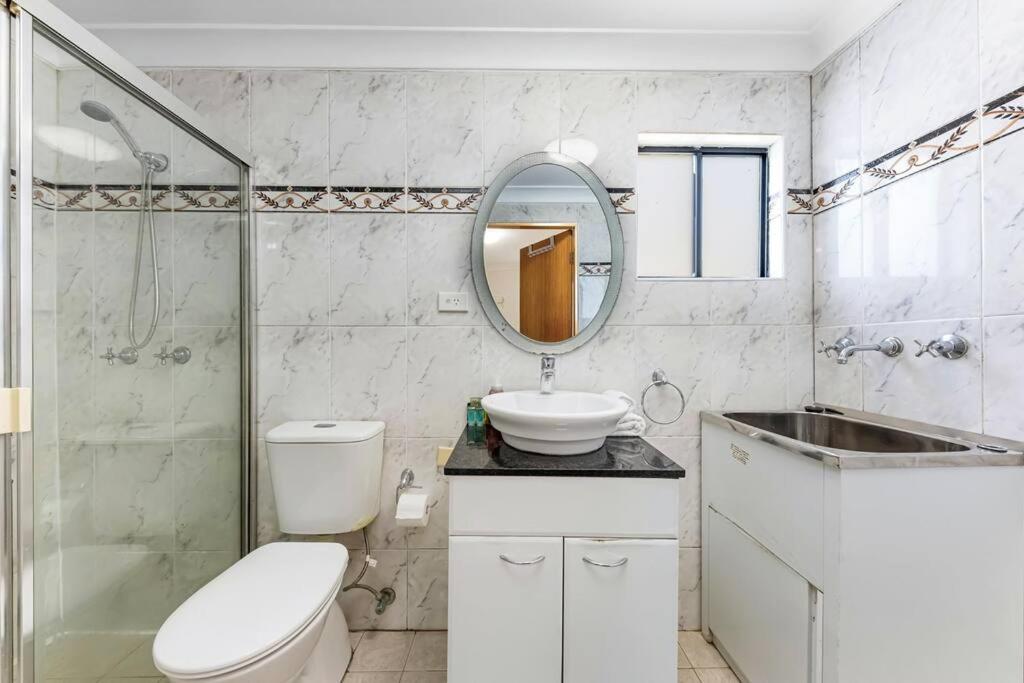 Cheerful three Bedroom house close to City - Housity