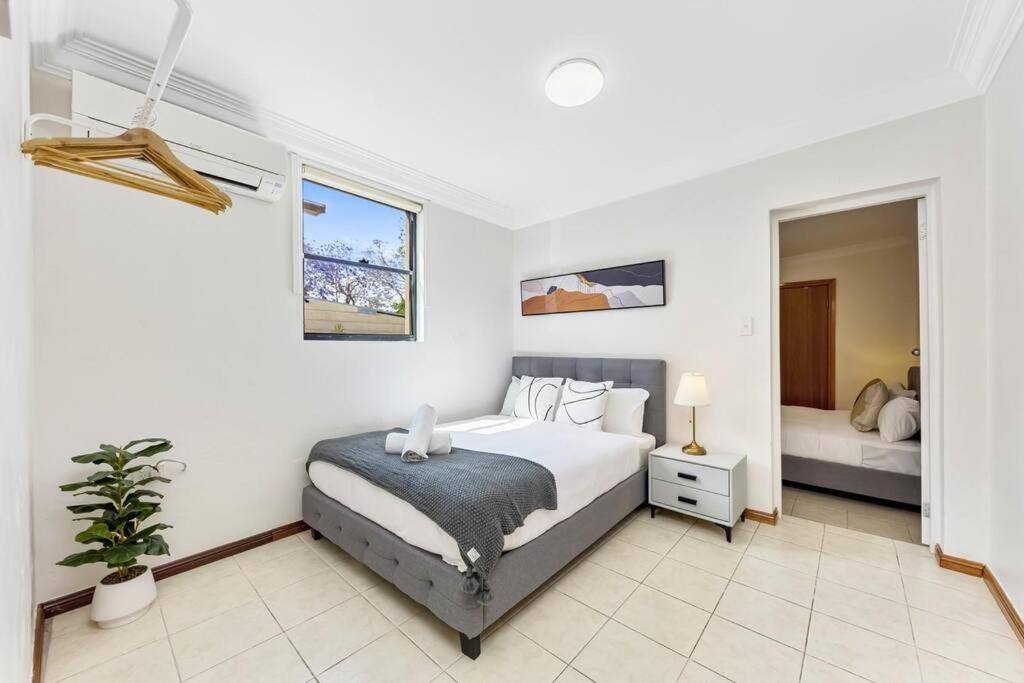 Cheerful three Bedroom house close to City - Housity
