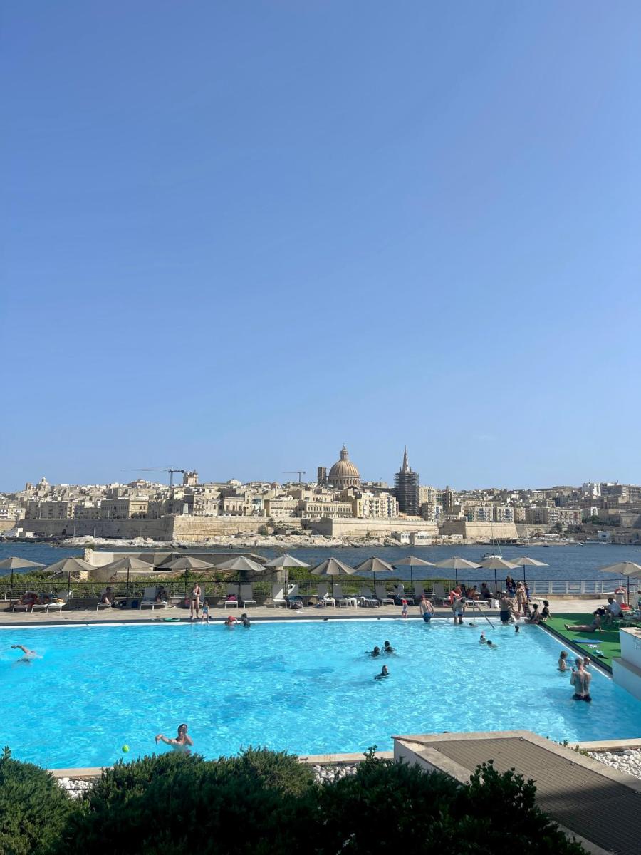 Luxury Apartment facing Valletta - Housity