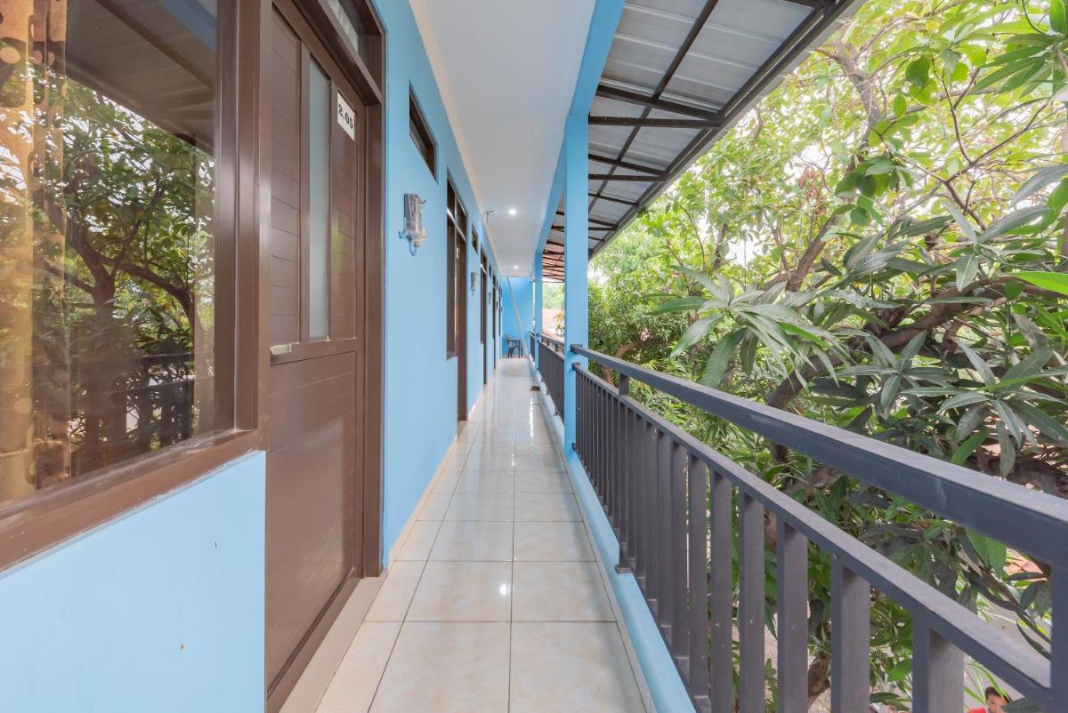 Suitetrails - RedDoorz Syariah near Alun Alun Palimanan