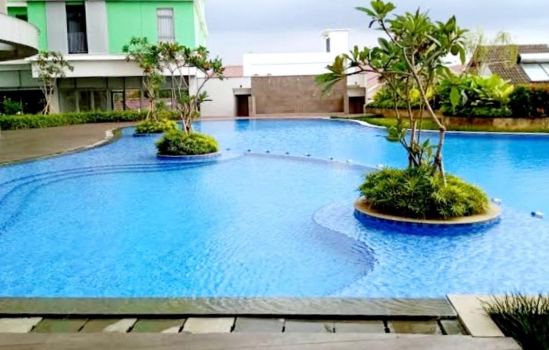 Apt Pejaten Park 1 BR Wood with Pool, Netflix & Washing Machine - Housity