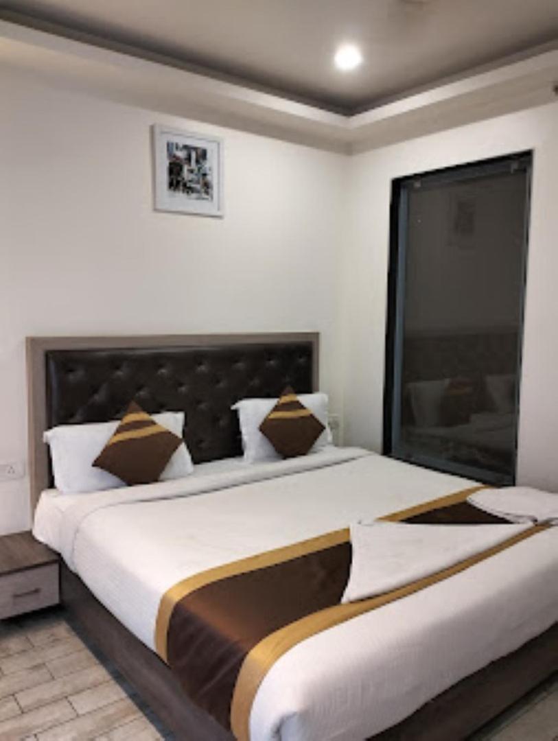 Suitetrails - Hotel D Silver Leaf Lucknow