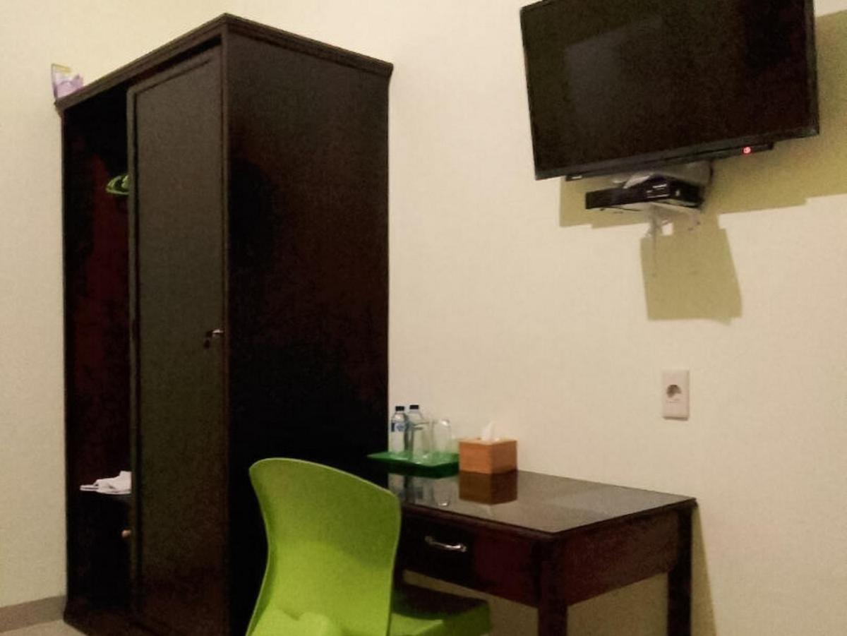 RedDoorz near Pantai Pandan Sibolga 2 - Housity