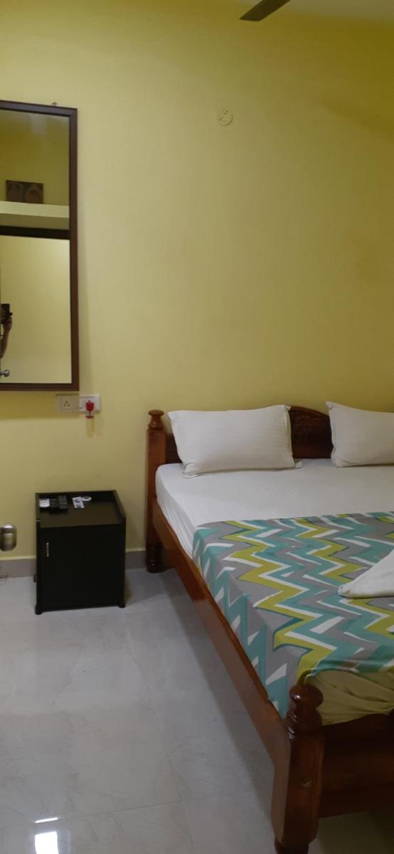 Varadhar Guest House - Housity