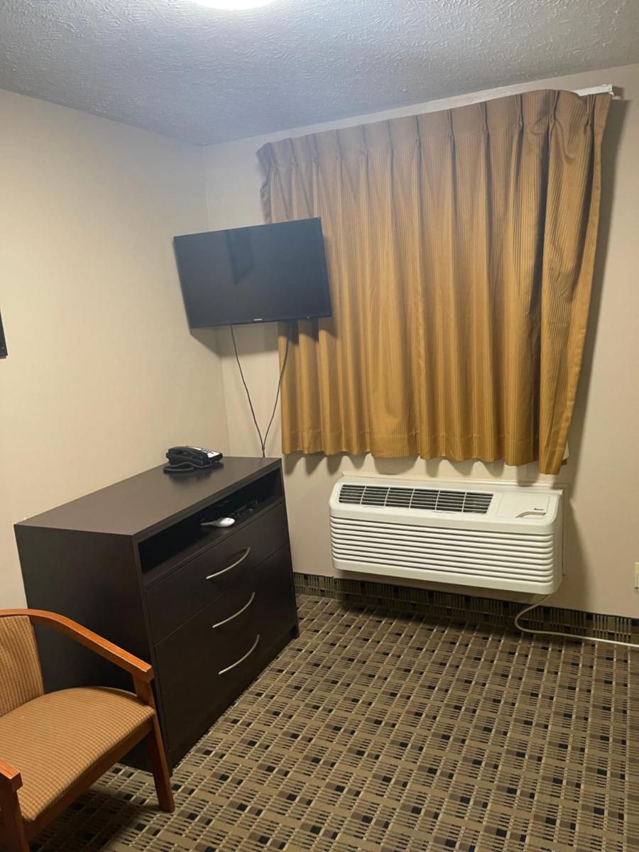 Economy Inn & Suites - Housity