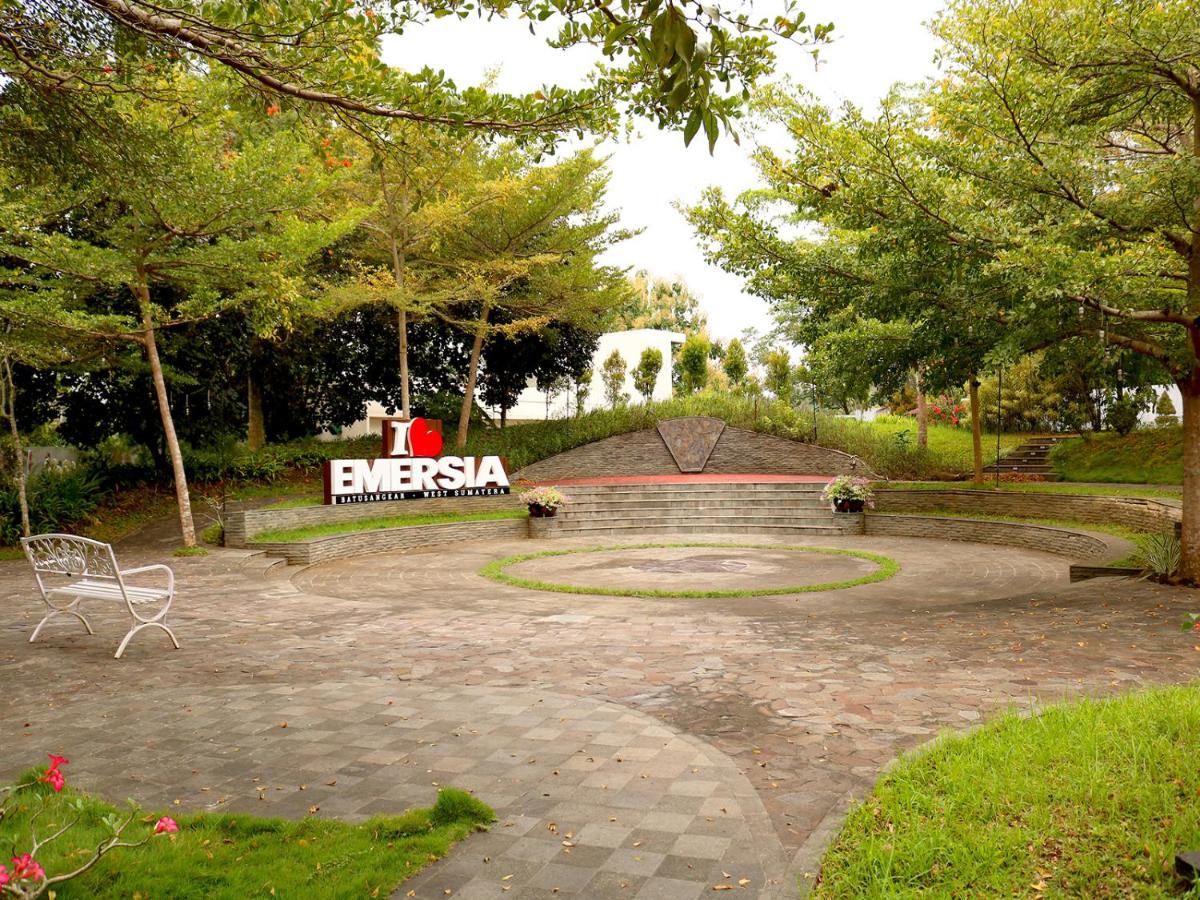 Suitetrails - Emersia Hotel & Resort Batusangkar