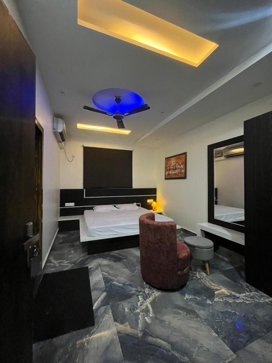 Hotel The JMC Chintpurni - Housity