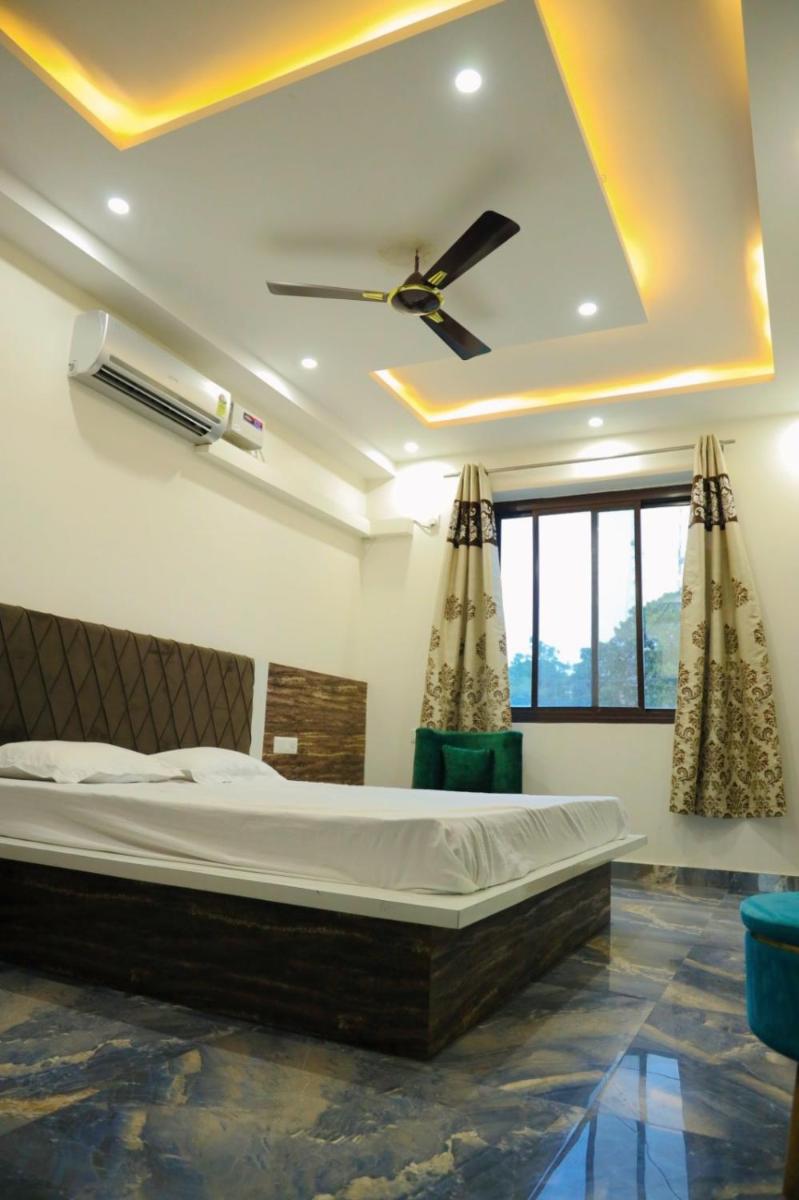 Hotel The JMC Chintpurni - Housity