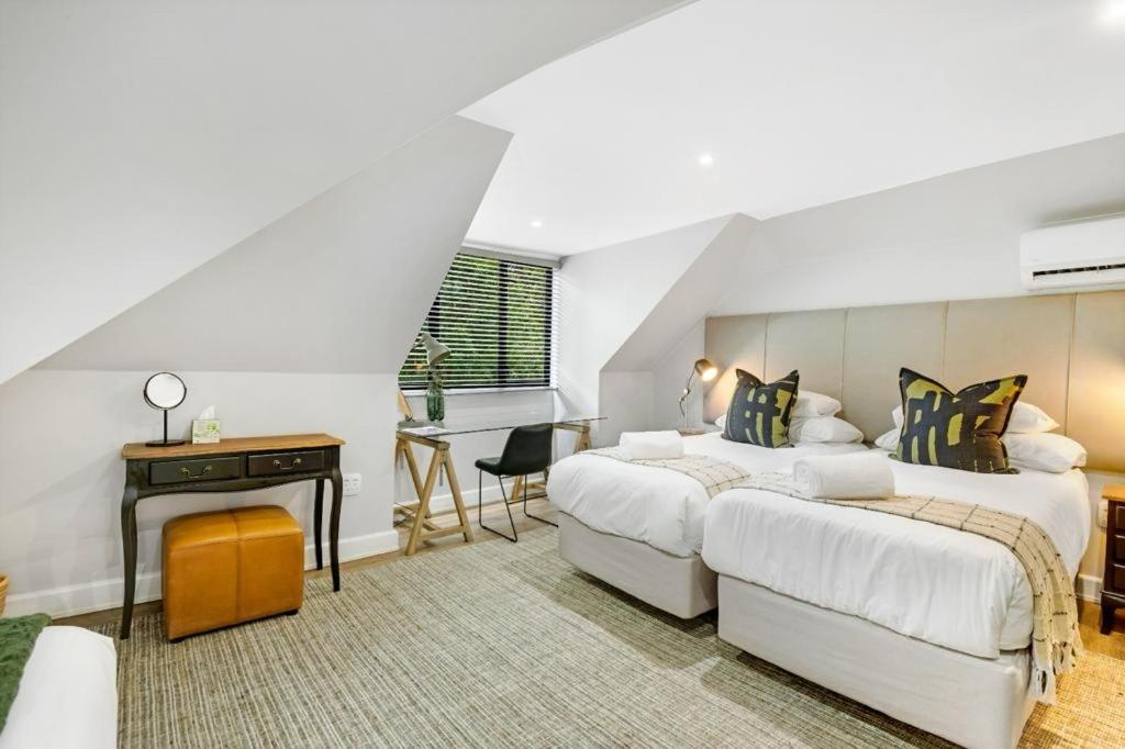 30 on Whites Guesthouse - Housity