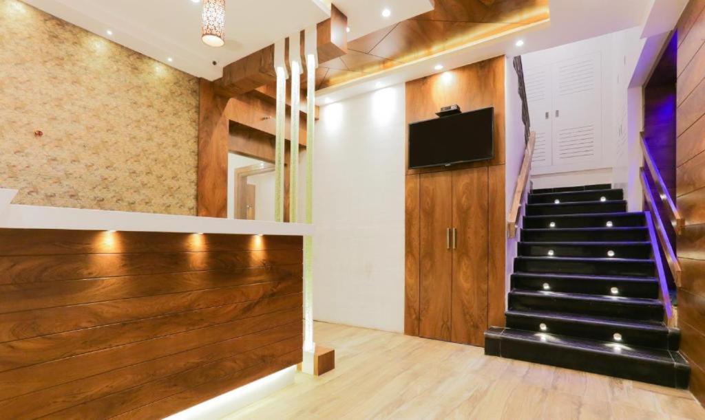 New Amber Palace Hotel - Housity