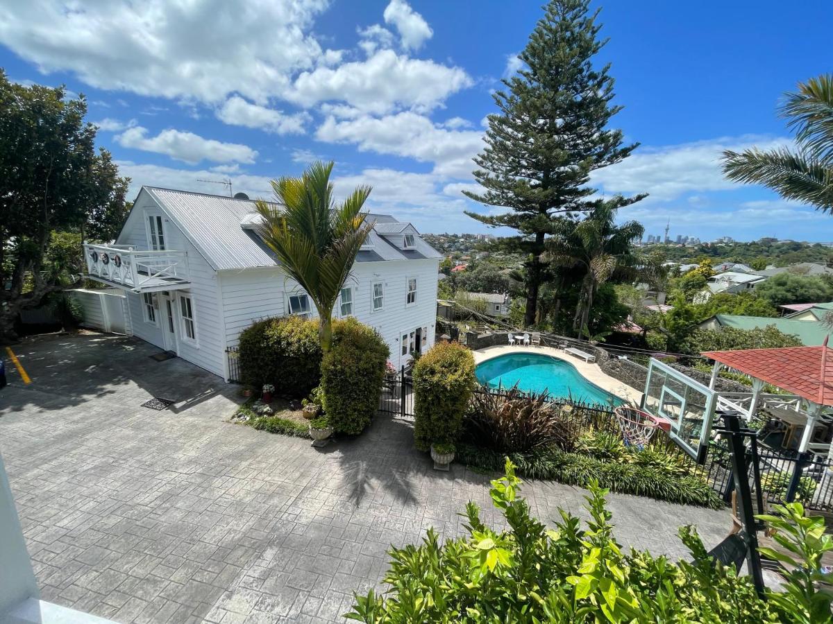 Suitetrails - Western Springs Villa to Auckland Central Heritage Villa