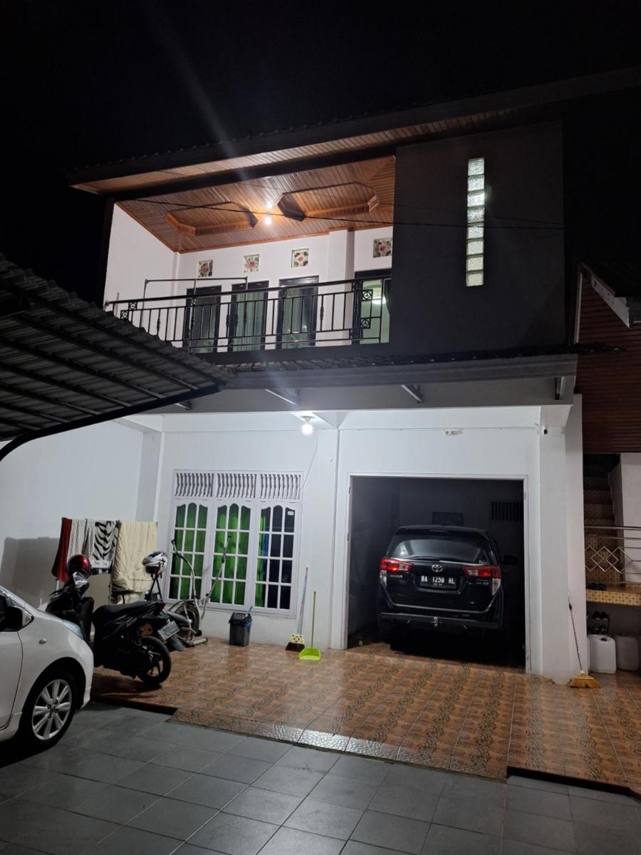 A Balcony with a Mountain View - Housity