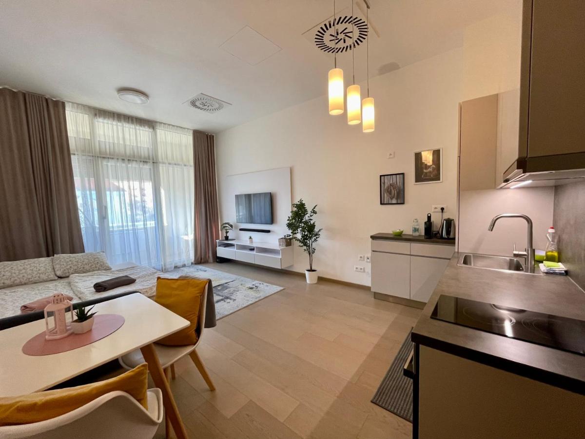 Suitetrails - NEW, BEAUTIFUL APT WITH PARKING IN BEST LOCATION!