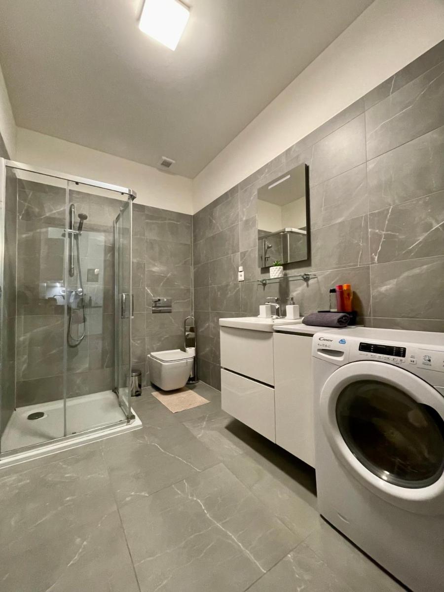 Suitetrails - NEW, BEAUTIFUL APT WITH PARKING IN BEST LOCATION!